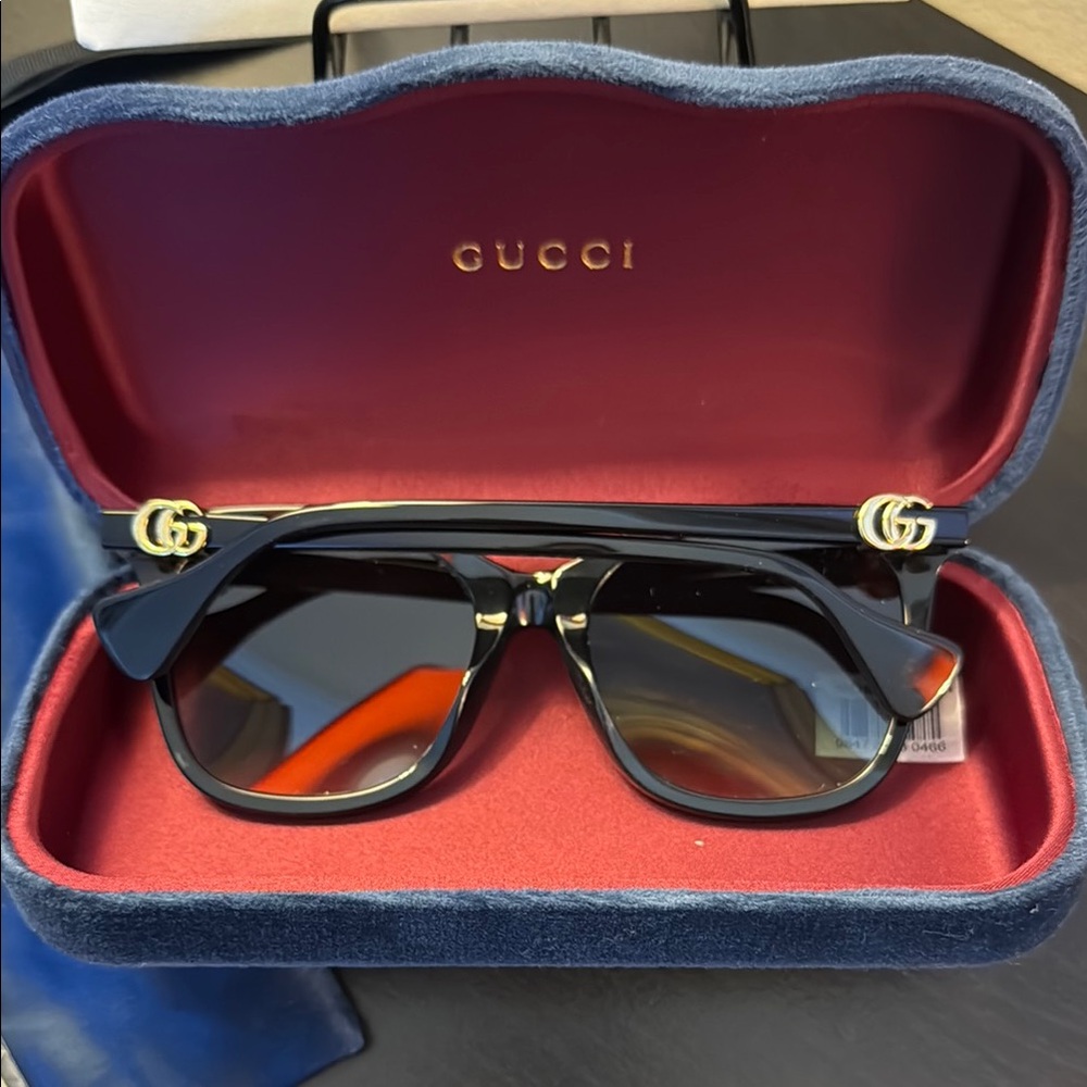Gucci Black Luxury Sunglasses with Case, Pouch, Cloth and Pamphlets. Auth - Picture 2 of 16